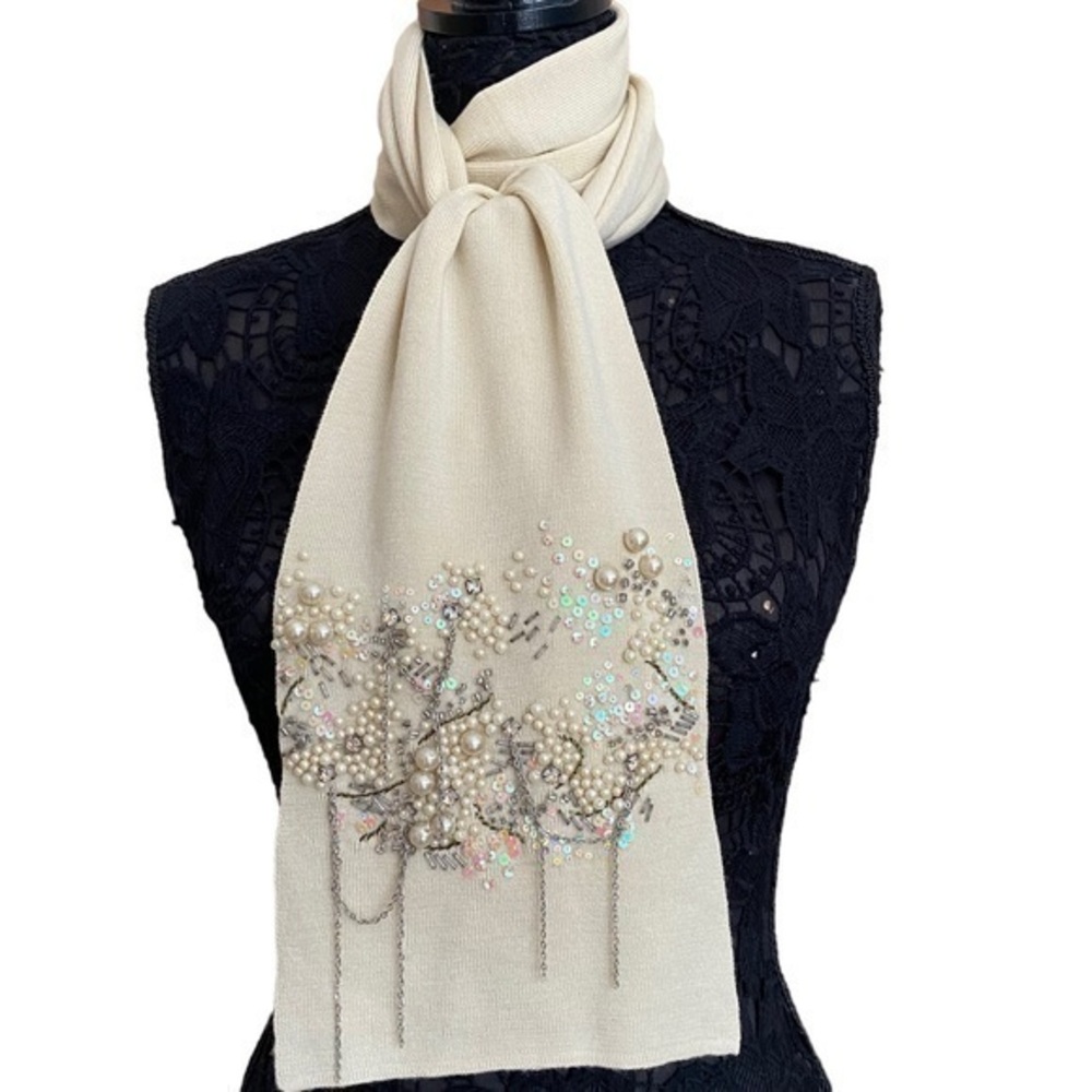 Betsy Johnson Cream Knit Pearl Rhinestone Metal Chain Embellished Scarf NWOT